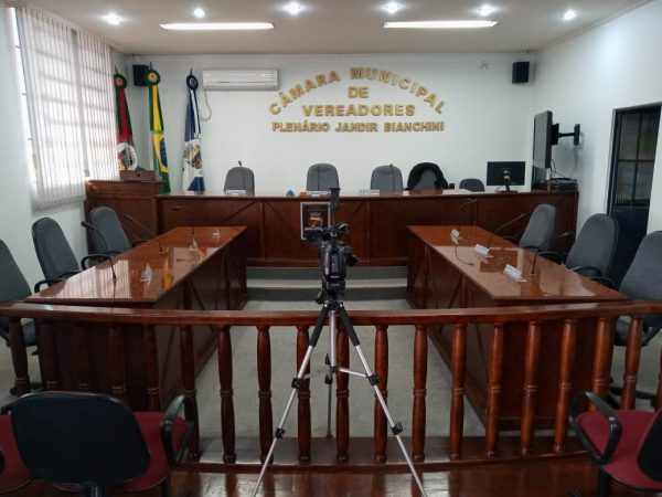 Vereadores aprovam repasses a entidades e discute falta de água