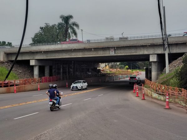 CCR remove escoras e normaliza fluxo sob viaduto da Pasqualini, em Lajeado