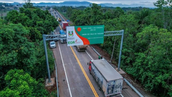 EGR libera fluxo na ponte da ERS-130 após bloqueio para obras