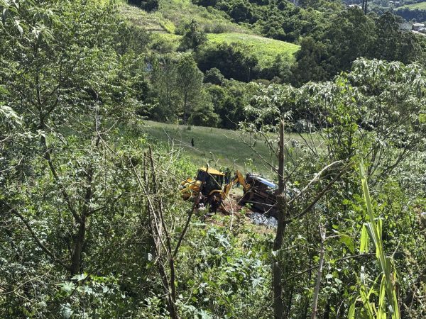 Universidade cancela viagens e apura condições dos ônibus