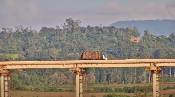 EGR constrói passagem para pedestres na ponte da ERS-130