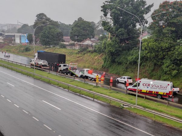 Acidente entre cinco veículos deixa um ferido grave na BR-386
