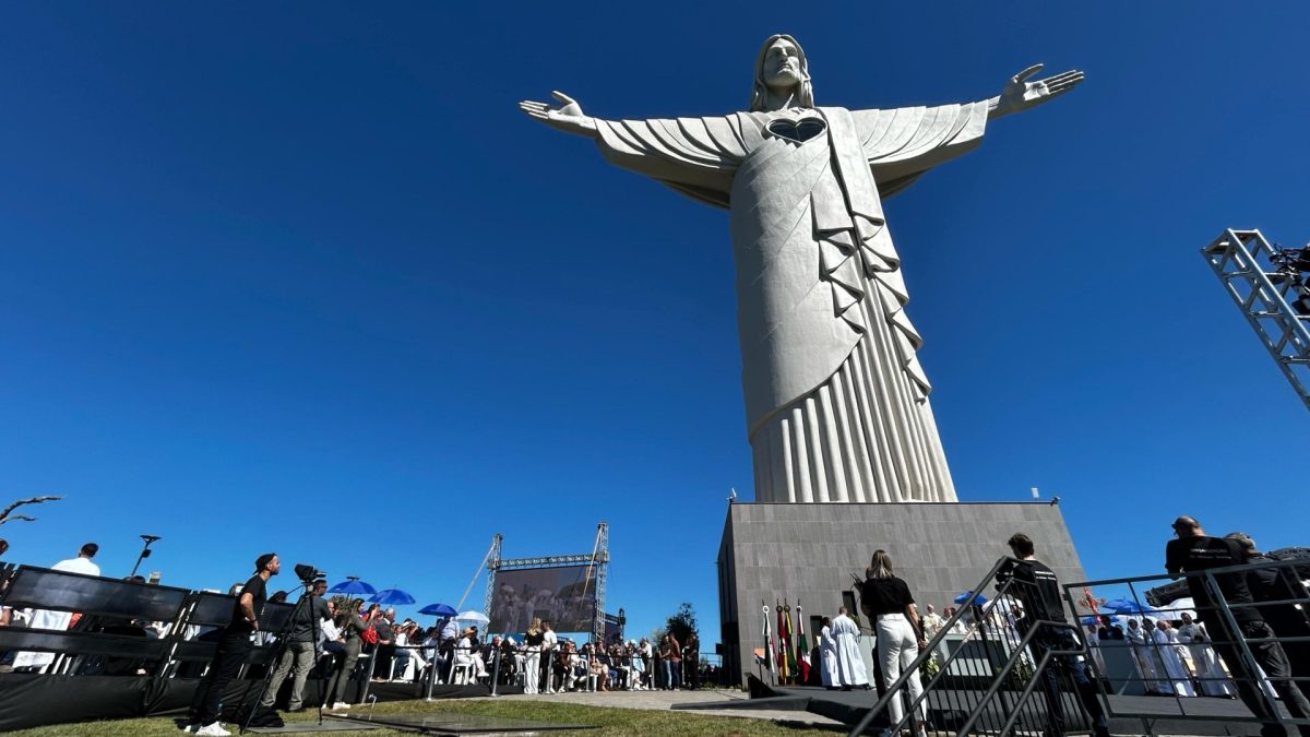 Com missa solene e grande público, Cristo Protetor é inaugurado