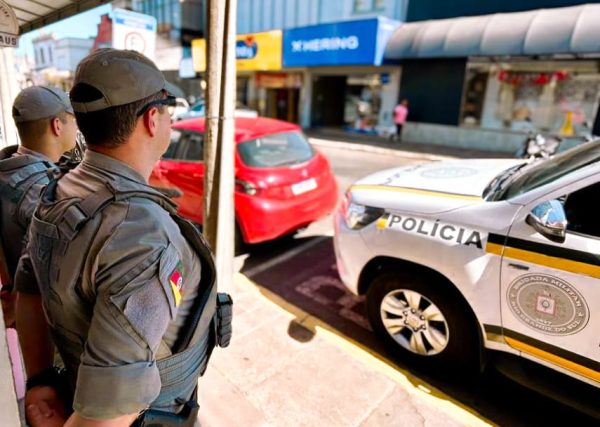 Dois homens e uma mulher são presos após furtar comércios de Estrela