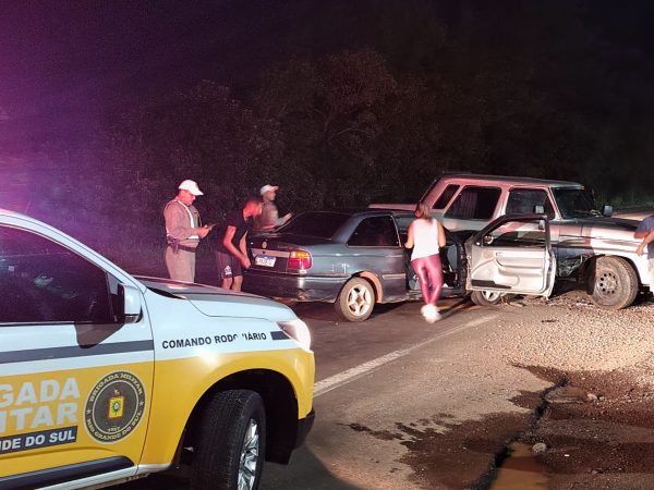 Duas pessoas ficam feridas em colisão na RSC-453, em Estrela