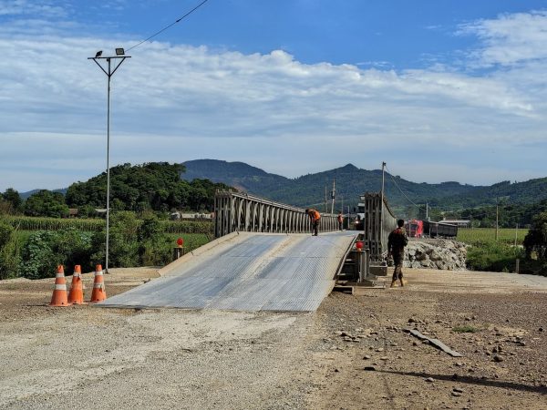 Exército inicia desmontagem da ponte na primeira semana de maio