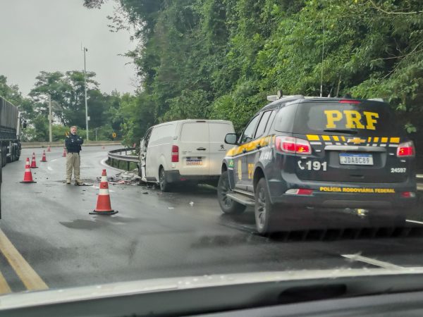 Acidentes bloqueiam pistas da BR-386, em Pouso Novo