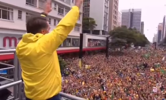 Bolsonaro nega tentativa de golpe e diz esperar por “ajuda externa”