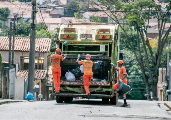 Lajeado enfrenta atraso no recolhimento de lixo após primeiro fim de semana de nova empresa