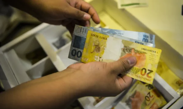 Governo propõe salário mínimo de R$ 1.630 em 2026