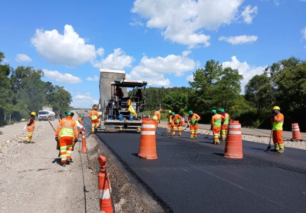 Inicia pavimentação em novo trecho de duplicação da BR-386