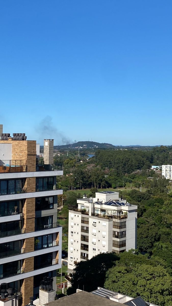 Incêndio atinge tanque de óleo na Sucata Wiebbelling, em Lajeado