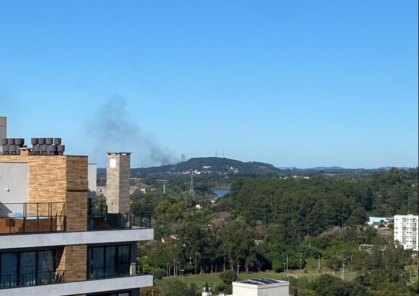 Incêndio atinge tanque de óleo na Sucata Wiebbelling, em Lajeado