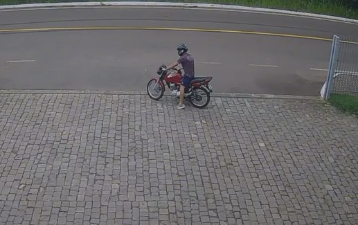 Câmera flagra furto de motos em empresa de Lajeado