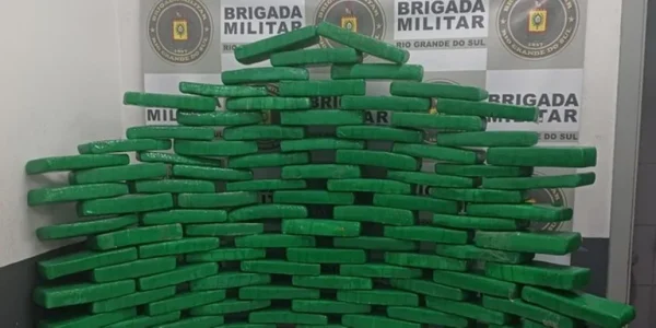 Polícia prende mulher com 100 quilos de maconha em Caxias do Sul