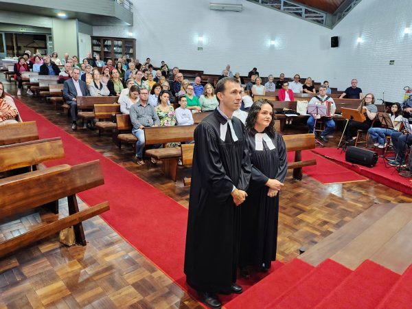Casal de pastores é apresentado para a Comunidade Evangélica de Lajeado