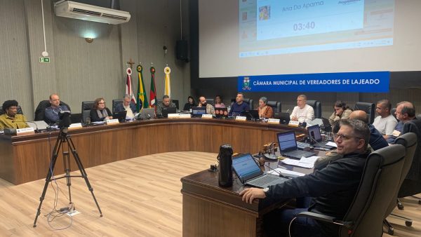 Vereadores alertam para alta demanda na saúde e problemas com lixo