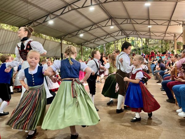 16º Encontro Infantil de Dança Alemã reúne 300 crianças em Lajeado