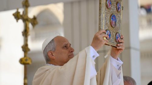 Papa Leão XIV reza primeira missa e reforça pedidos por paz