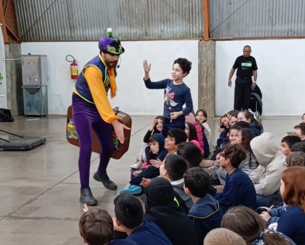 Caravana leva educação e diversão para 360 crianças