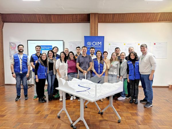 Com maquete e oficinas, população se prepara para futuras emergências
