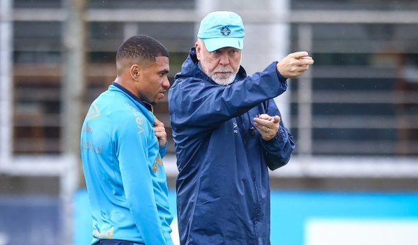Mano aproveita último jogo para fazer testes no time