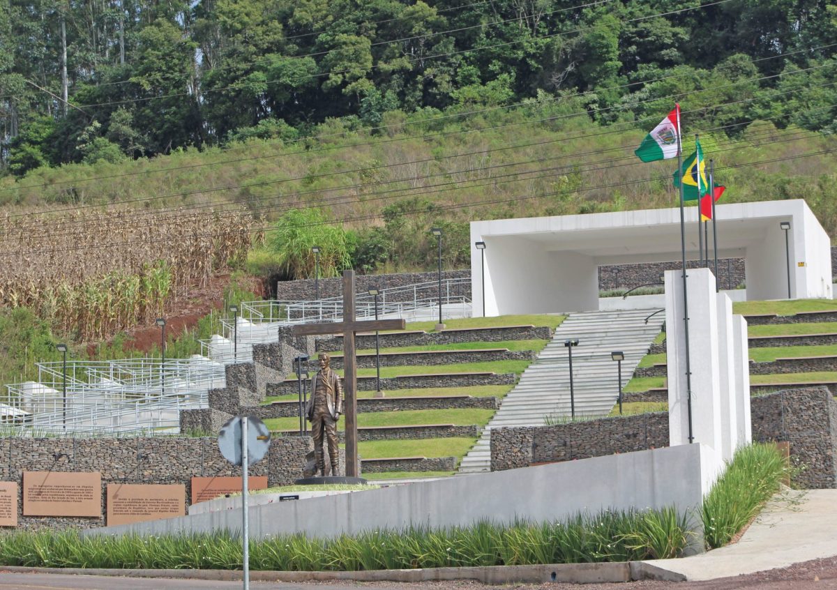 Solenidade marca passagem da Revolução