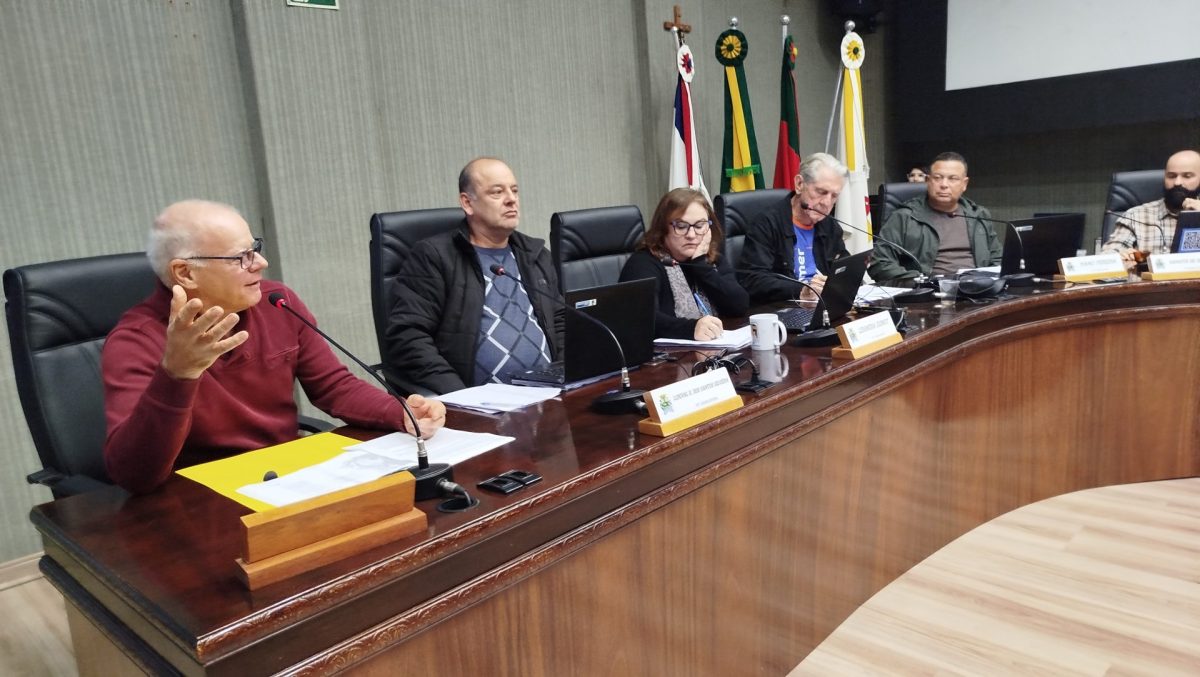 Líderes empresariais e vereadores debatem o free flow