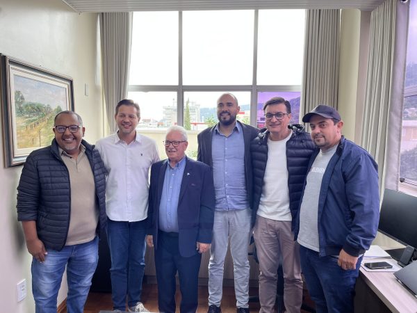 Prefeito de Encantado transmite cargo ao vice