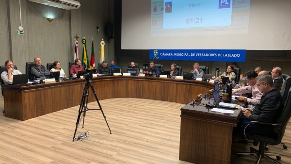 Vereadores aprovam regras sobre fiações em via pública