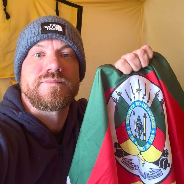 Empresário enfrenta avalanche e segue rumo ao topo do mundo