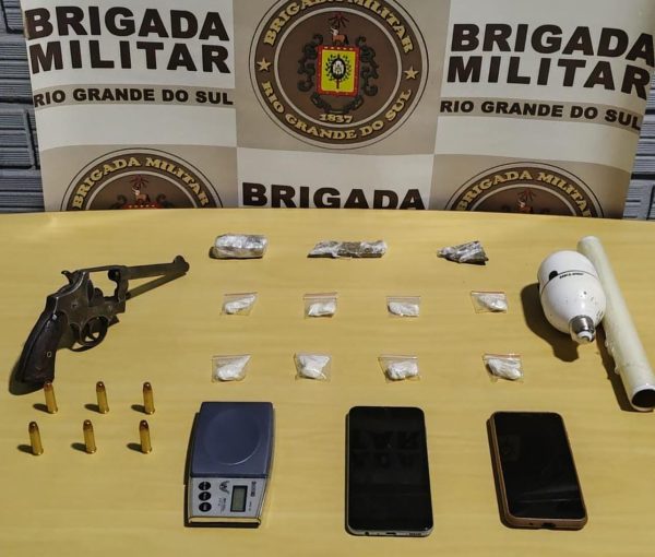 Brigada Militar prende dupla com arma e drogas em Paverama