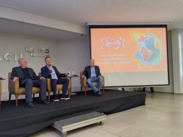 Docile apresenta trajetória de sucesso em reunião-almoço da Acil