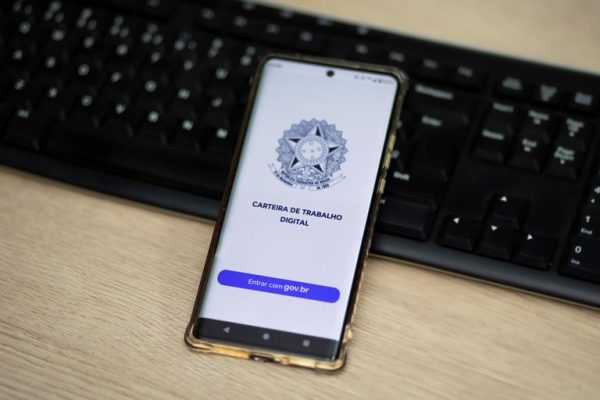Caged registra criação líquida de 257.528 empregos formais em abril