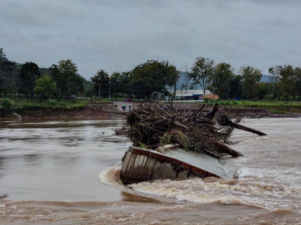 Ponte baixa: “Concreto estava com apenas sete dias de cura”