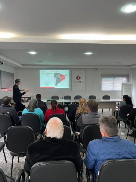 Amat promove reunião entre municípios e hospital de Encantado