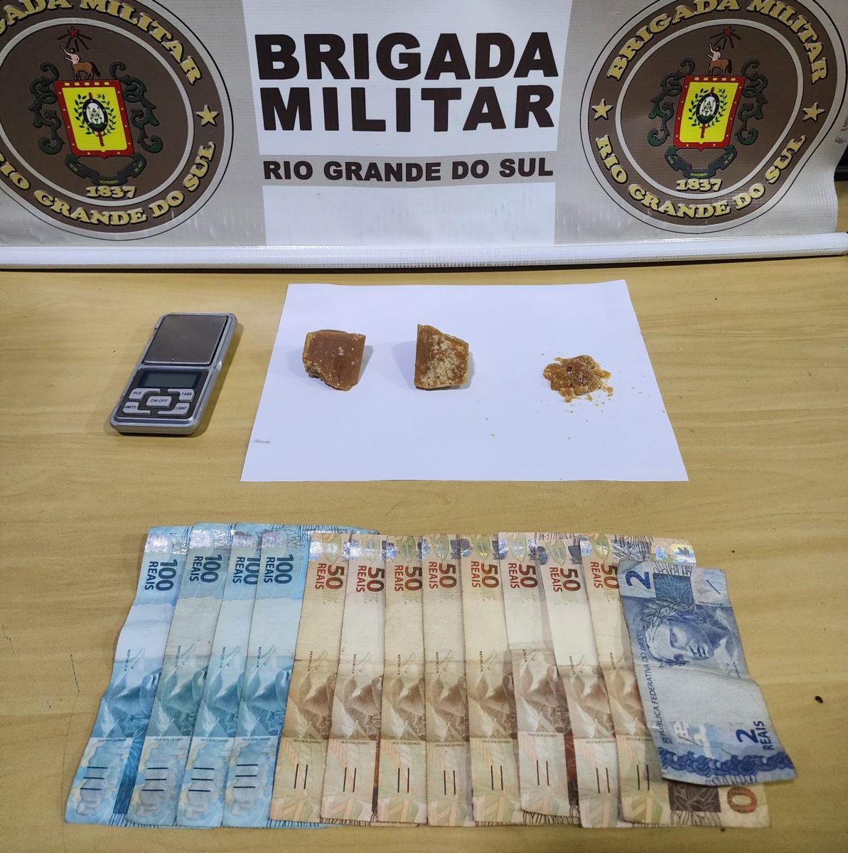 Mulher é presa por tráfico de drogas no Centro de Lajeado