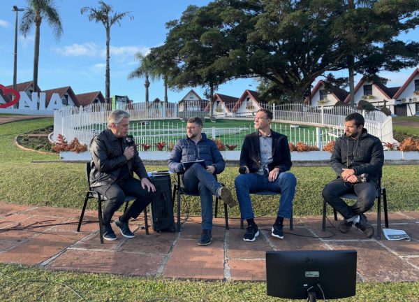 AO VIVO: Rádio A Hora faz programação especial direto de Teutônia