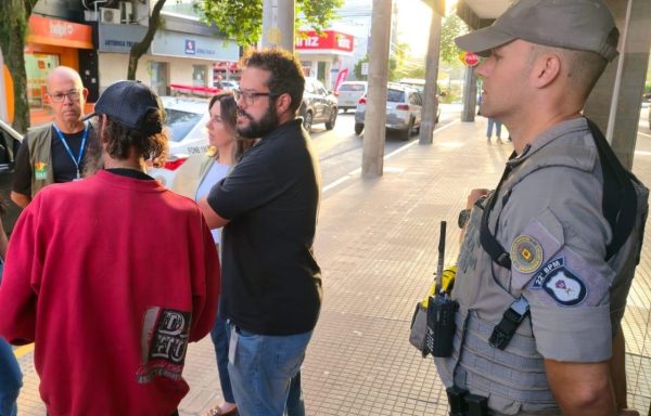 Ação conjunta da BM e prefeitura acolhe pessoas em situação de rua