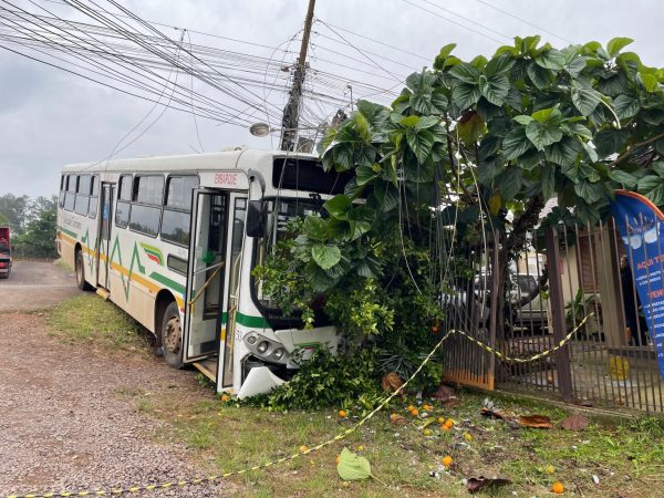 Motorista morre atropelado pelo próprio ônibus em Lajeado