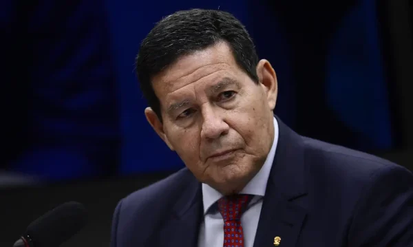 Mourão diz que não participou de reunião golpista