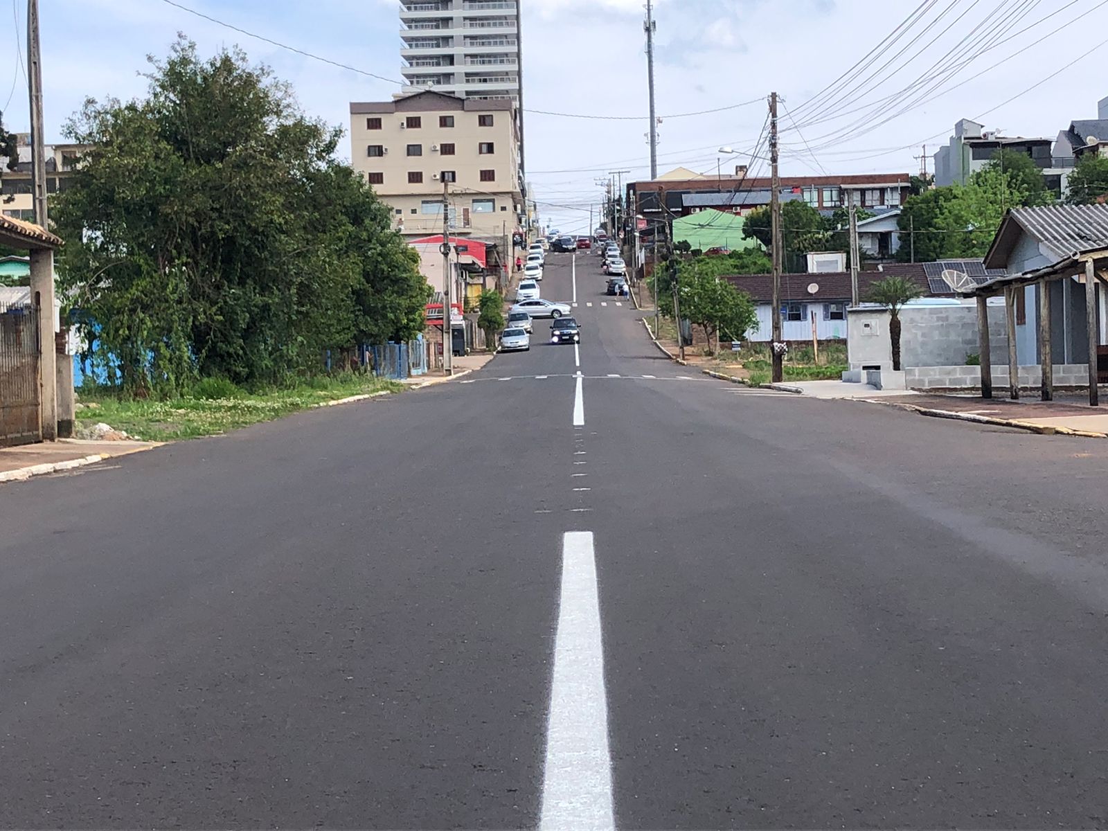Município reforça sinalização viária na rua Guilherme Schneider ...