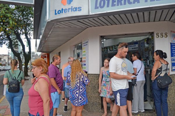 Mega-Sena acumula e pode pagar até R$ 48 milhões neste domingo