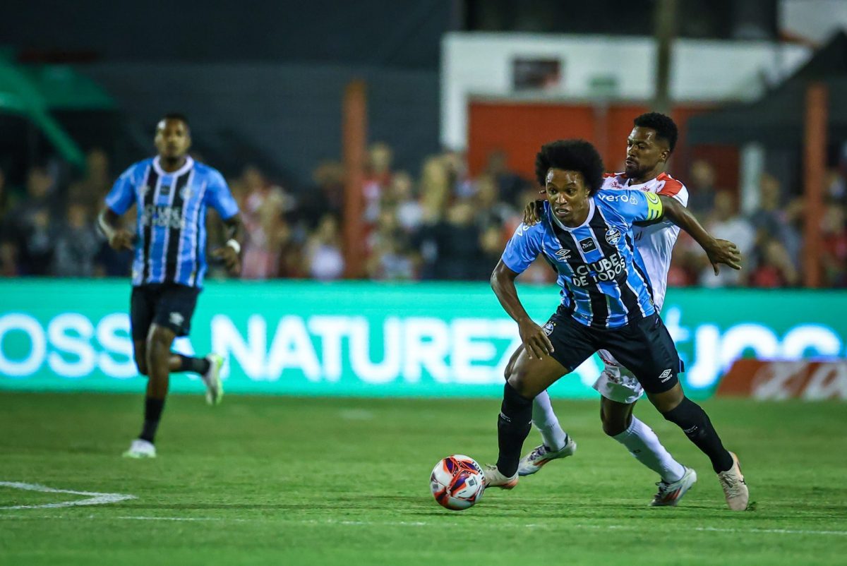 Com time misto, Grêmio vence o Guarany em Bagé e assume a liderança