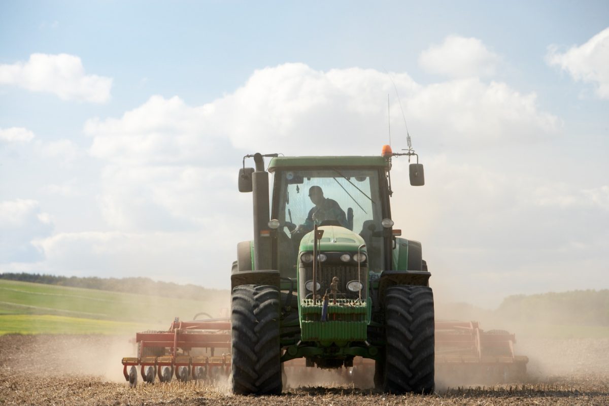 Setor de máquinas agrícolas deve crescer 3,4% em 2026