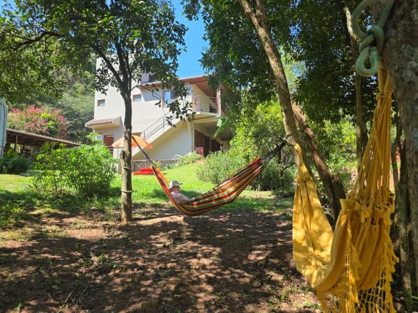 Hospedagem rural encanta com acesso ao arroio e delícias da colônia