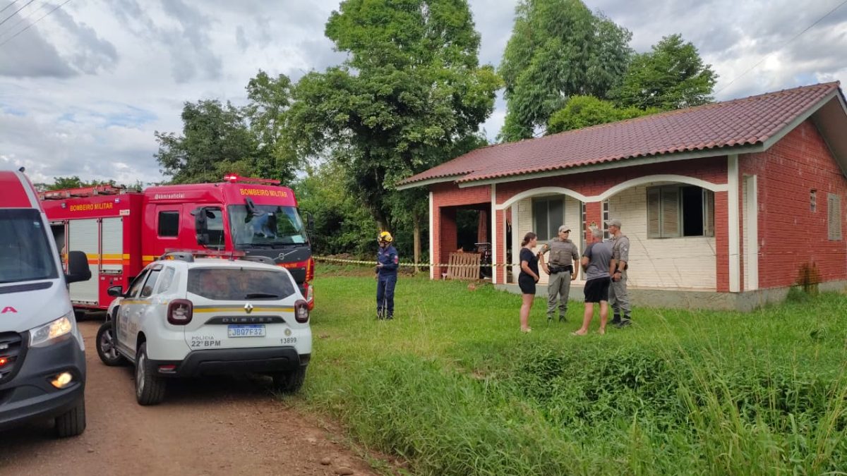 Homem e mulher são encontrados mortos no interior de residência em Santa Clara do Sul