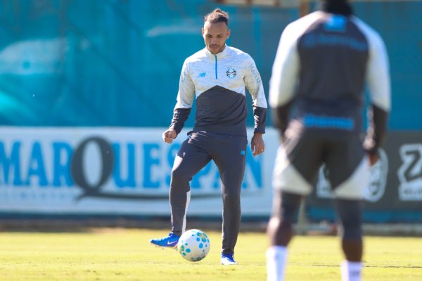 Grêmio joga para ter tranquilidade antes da Copa