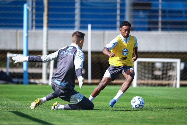 Grêmio decide liderança do grupo contra o Torque