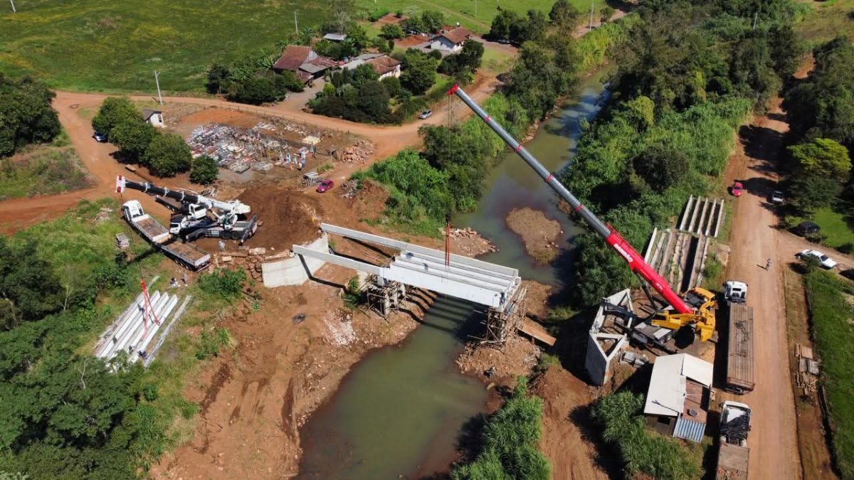 Obras de pontes e pontilhões avançam para etapa de entregas em Cruzeiro do Sul